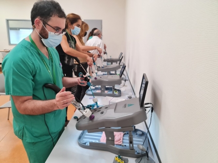 Especialistas durante las jornadas de formación (HUSC)