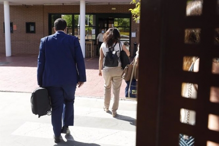 Juana Rivas, acude a el Centro de Inserción Social Matilde Cantos en Granada capital acompañada de sus abogados para entregarse voluntariamente en prisión (ÁLEX CÁMARA / EUROPA PRESS)