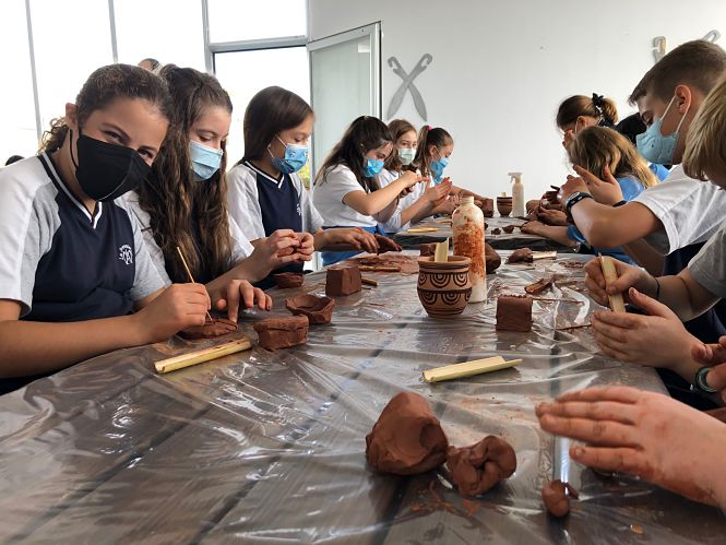 Imagen de la visita de los escolares (AYTO. BAZA)