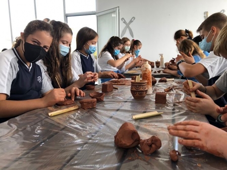 Imagen de la visita de los escolares (AYTO. BAZA)