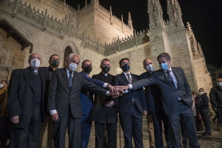 Iluminación de la Capilla Real de Granada (JAVIER ALGARRA / AYUNTAMIENTO) ) 