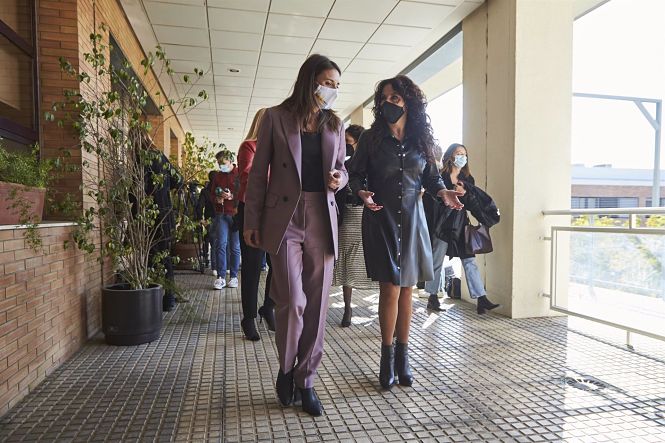 La consejera de Igualdad, Rocío Ruiz, (d) y la Ministra de Igualdad, Irene Montero (JOAQUÍN CORCHERO / EUROPA PRESS) 