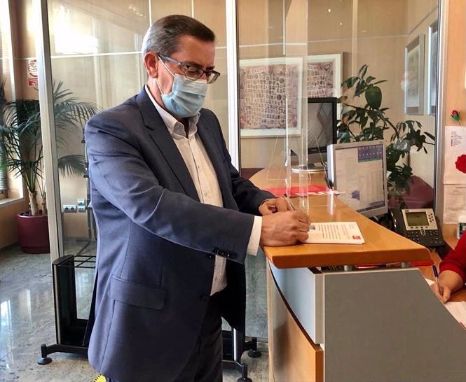 El secretario general del PSOE de Granada, José Entrena, presentando su precandidatura para el 26 congreso provincial (PSOE)