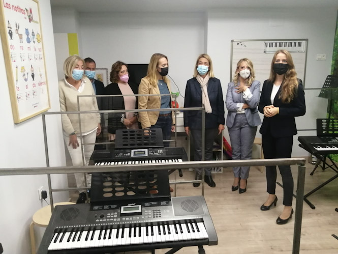 Imagen de la visita al centro educativo (JUNTA)