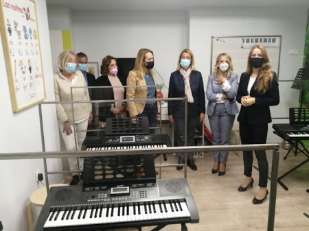 Imagen de la visita al centro educativo (JUNTA)