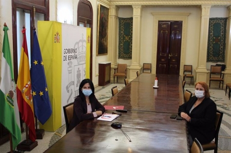 La subdelegada del Gobierno en Granada, Inmaculada López Calahorro, a la izquierda en la imagen de archivo (SUBDELEGACIÓN DEL GOBIERNO)