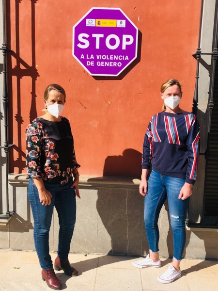 Presentación de las señales contra la violencia de género (AYTO. GUALCHOS-CASTELL DE FERRO) 