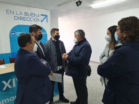 Rafael Caracuel ha visitado la sede del PP de Gaudix (PP)