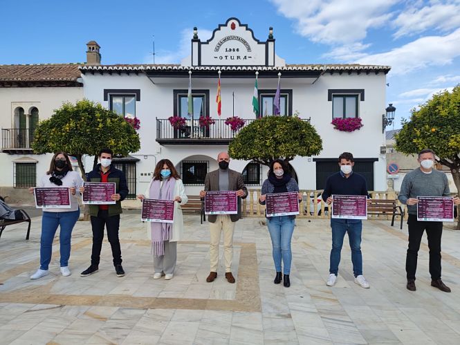 El Equipo de Gobierno de Otura durante la presentación de las actividades del 25N en el municipio (AYTO. OTURA)