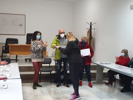Imagen de la entrega de diplomas (AYTO. GUADIX)