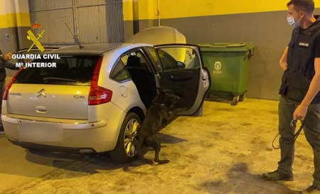 Júper emn el coche donde fue incautado el hachís (GUARDIA CIVIL)
