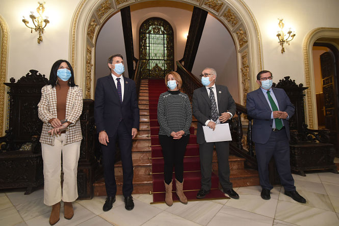 Foto de familia tras la reunión (R. MARTÍNEZ / DIPGRA) 