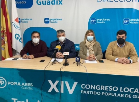 Imagen de la rueda de prensa celebrada en Guadix (PP)