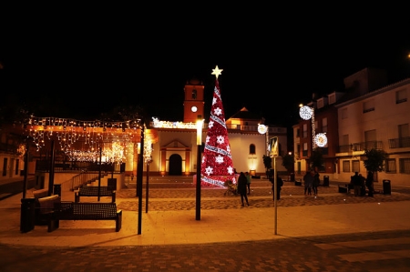 La Plaza de Andalucía de Huétor Tájar iluminada en años anteriores (AYTO. HUÉTOR TÁJAR)