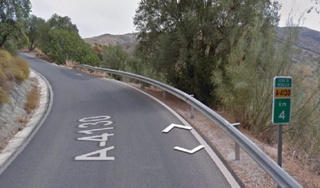 Punto de la carretera A-4130, en Almegíjar (Granada), donde ha tenido lugar el accidente en el que ha fallecido el conductor de una furgoneta (112) Punto de la carretera A-4130, en Almegíjar (Granada), donde ha tenido lugar el accidente en el que ha fallecido el conductor de una furgoneta (112)