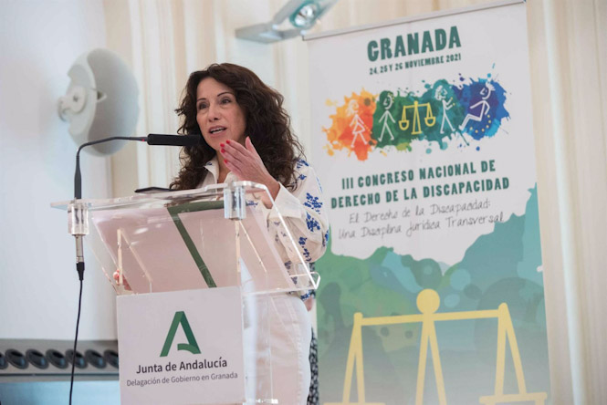 La consejera de Igualdad, Políticas Sociales y Conciliación, Rocío Ruiz, en un acto en Granada, en imagen de archivo (JUNTA DE ANDALUCÍA)