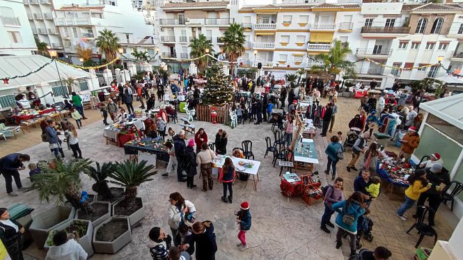 Mercadillo navideño en La Herradura (AYTO. ALMUÑÉCAR)