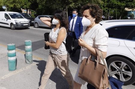 Juana Rivas, antes de acceder al centro de inserción social Matilde Cantos en Granada capital (EUROPA PRESS/ÁLEX CÁMARA)