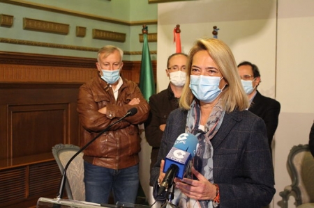 La alcaldesa de Motril, Luisa García Chamorro, en rueda de prensa (AYTO. MOTRIL)
