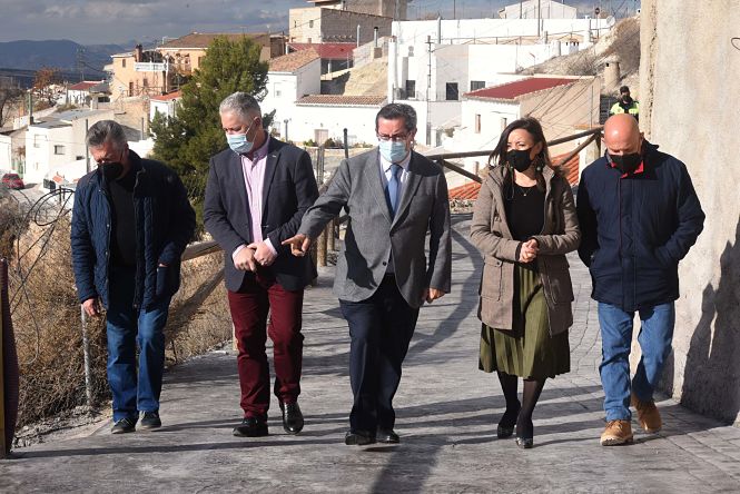 Imagen de la visita a Cuevas del Campo (R. MARTÍNEZ / DIPGRA) 