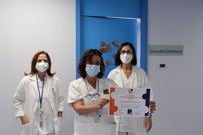 Mónica Rodríguez, en el centro (HOSPITAL VIRGEN DE LAS NIEVES)