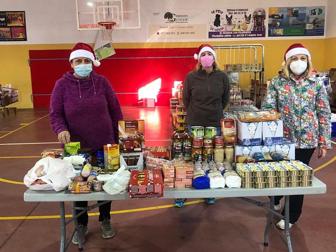 Reparto de alimentos de Navidad en Vegas del Genil (AYTO. VEGAS DEL GENIL)