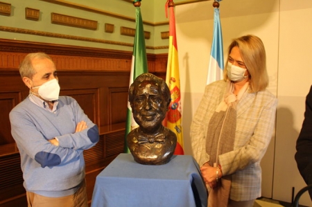 Presentación del busto dedicado a Jesús Cabezas (AYTO. MOTRIL)