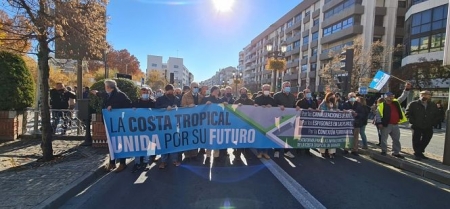 Manifestación por las calles de Granada convocada por la Plataforma para las Infraestructuras de la Costa Tropical, en imagen de archivo (MARILÓ JOYA) 