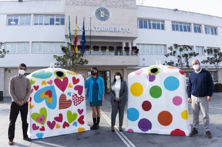 Contenedores diseñados por Agatha Ruiz de la Prada (AYTO. ARMILLA) 