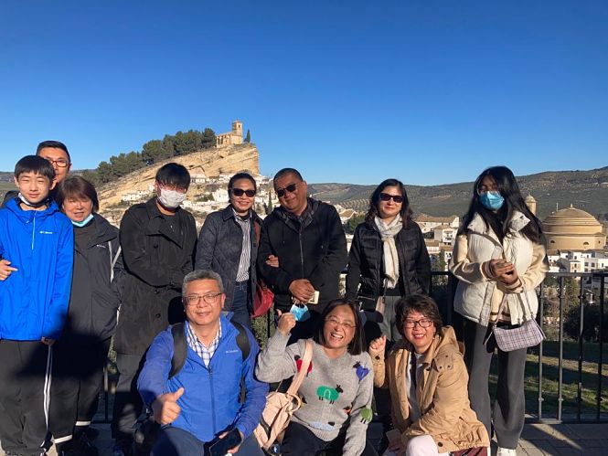 El grupo de turistas japoneses que esta semana ha visitado Montefrío(AYTO. MONTEFRÍO) 