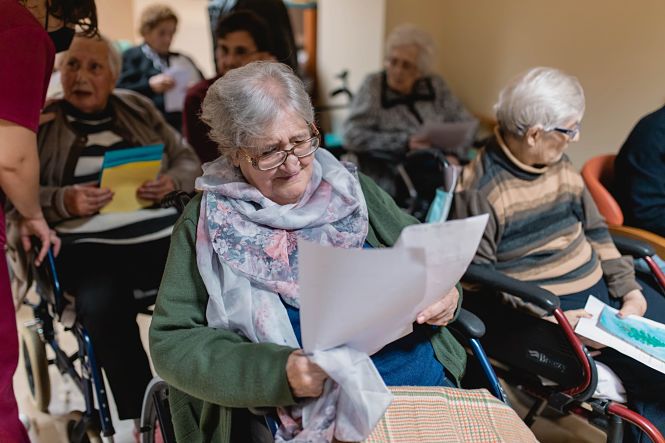 Visita de los jóvenes de Cúllar Vega a la residencia de mayores Geriatrix XXI (AYTO. CÚLLAR VEGA) 