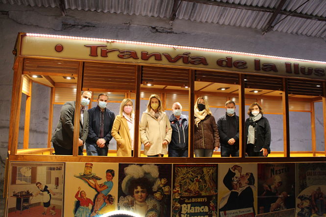 Visita a las carrozas de la cabalgata (AYTO. MOTRIL) 