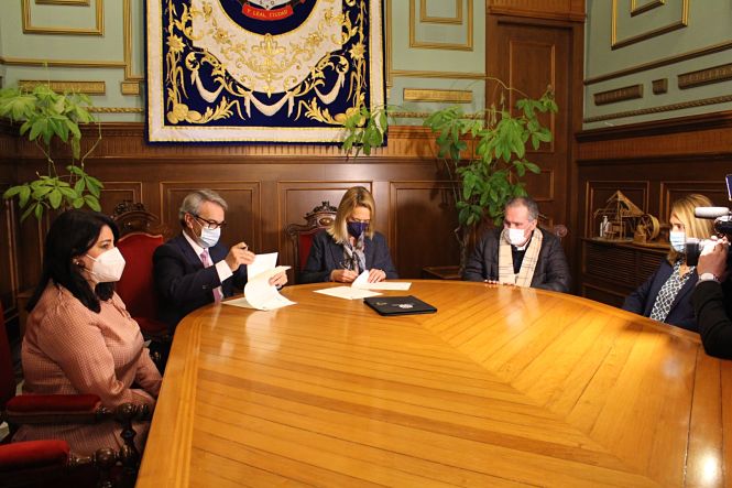 Firma convenio con la Fundación de Caja Rural de Granada para la recuperación de testimonios de la Fábrica del Pilar (AYTO. MOTRIL)