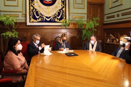 Firma convenio con la Fundación de Caja Rural de Granada para la recuperación de testimonios de la Fábrica del Pilar (AYTO. MOTRIL)