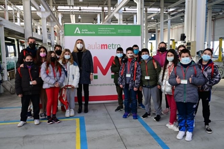 Los alumnos del Colegio Ave María de Albolote junto a la Consejera Marifran Carazo (JUNTA)