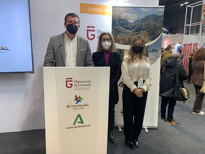 El alcalde y la concejala de Turismo de Monachil, esta mañana en FITUR (AYTO. MONACHIL) 