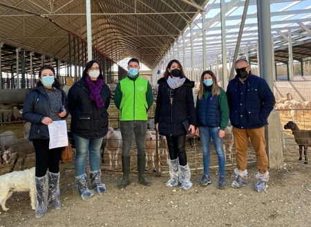 Imagen de la visita a una explotación ganadera (PP) 