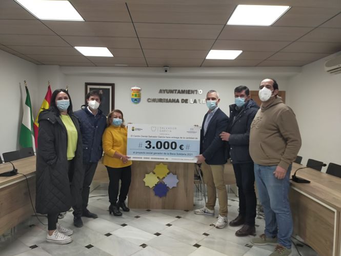 Entrega de la beca solidaria (AYTO. CHURRIANA)
