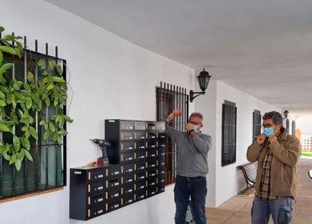 Instalación de los buzones (AYTO. ALMUÑÉCAR)