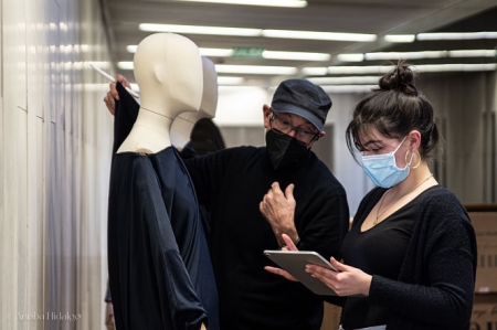 Antonio Alvarado impartiendo el taller `Patrones de ida y vuelta` (ANOBA HIDALGO)