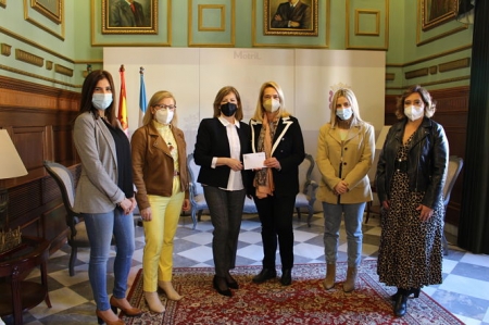  Entrega de la recaudación de la paella solidaria (AYTO. MOTRIL)