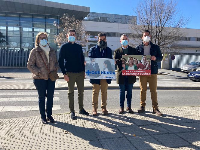 Imagen de la visita al Hospital de Loja (PP)