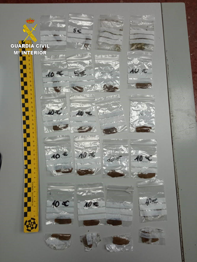 Imagen de las bolsas incautadas (GUARDIA CIVIL)