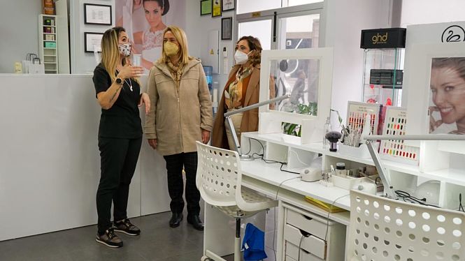 La alcaldesa visita el comercio Mimo&Nails (AYTO. MOTRIL)