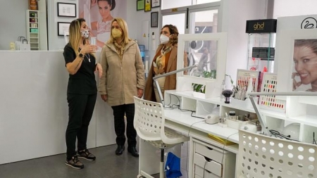 La alcaldesa visita el comercio Mimo&Nails (AYTO. MOTRIL)