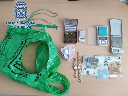 Imagen de los efectos intervenidos (POLICIA NACIONAL) 