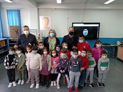 Foto de familia tras la entrevista de radio (AYTO. ALMUñÉCAR)