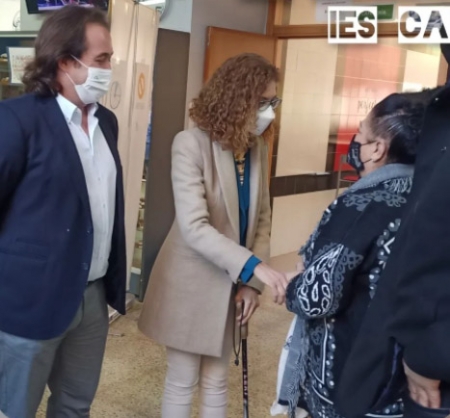 La Delegada de Educación y Deportes, Ana Berrocal ha visitado el IES Cartuja (JUNTA)