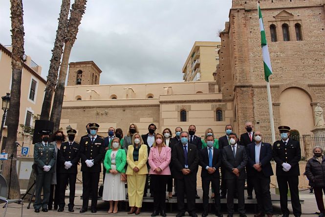 Izado de la bandera andaluza en Motril (Granada) por el Día de Andalucía (AYUNTAMIENTO DE MOTRIL) 