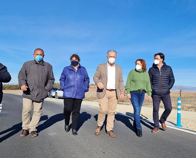 Imagen de la visita a la carretera recién reformada (DIPGRA)